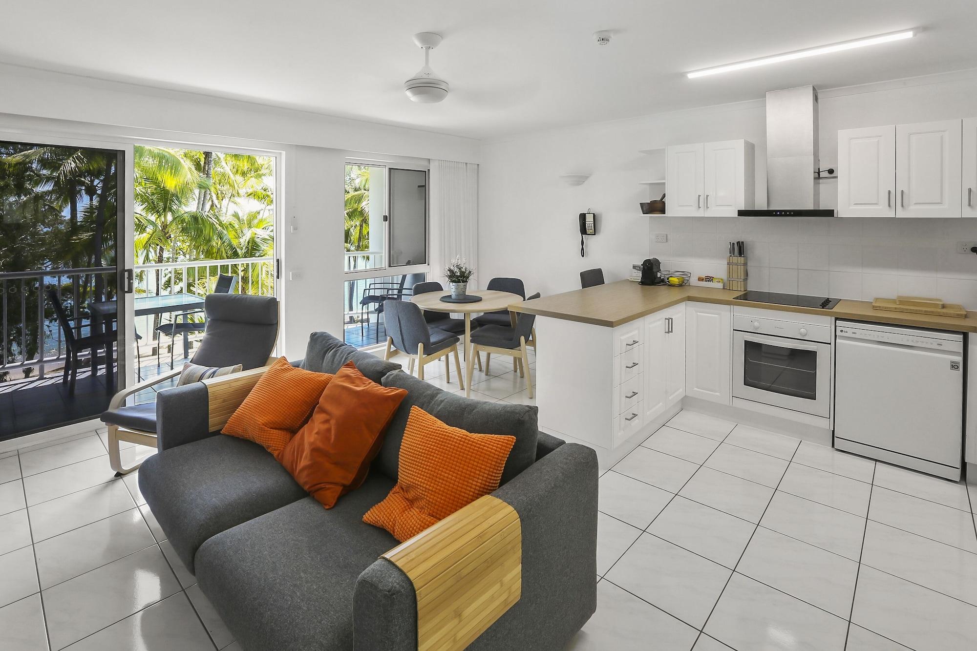 Agincourt Beachfront Apartments Клифтон-Бич Экстерьер фото