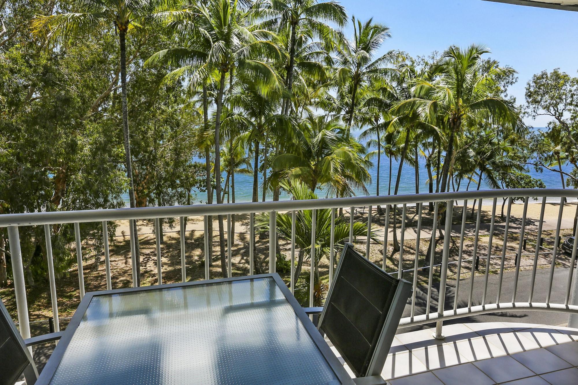 Agincourt Beachfront Apartments Клифтон-Бич Экстерьер фото