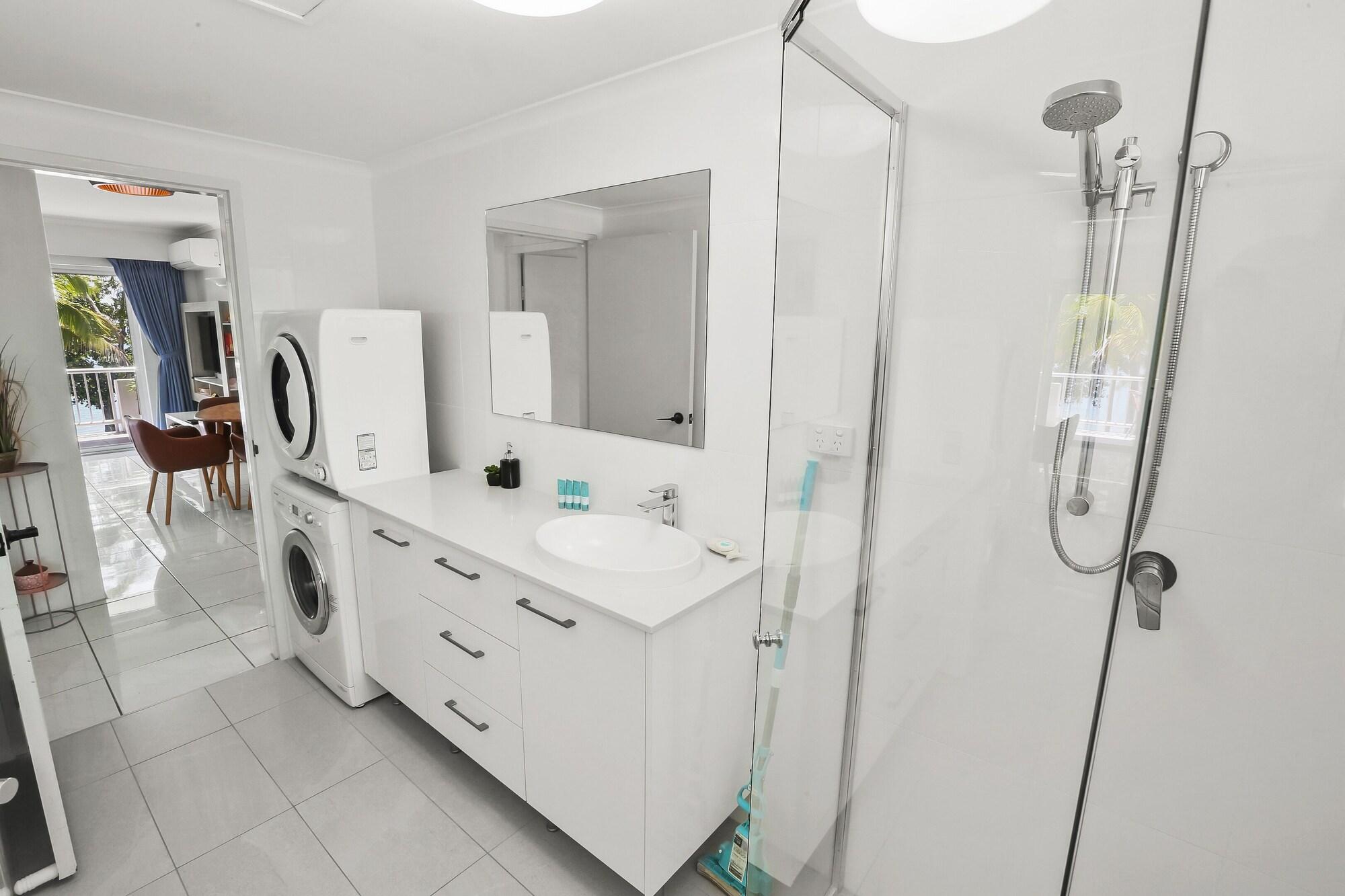 Agincourt Beachfront Apartments Клифтон-Бич Экстерьер фото